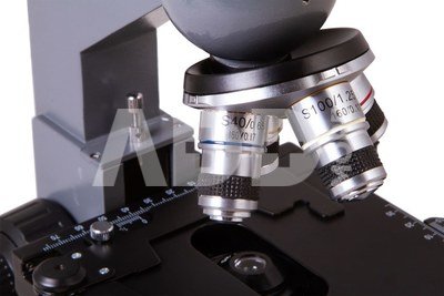 Biologinis mikroskopas su koordinuotu stumdomu staliuku Levenhuk 320 40x-1000x