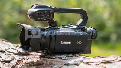 Canon XA11 Camcorder + Baterija BP-820