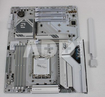 SALE OUT. Gigabyte USED, REFURBISHED, WITHOUT ACCESSORIES, ONLY BACK PANEL, AND ANTENA INCLUDED
