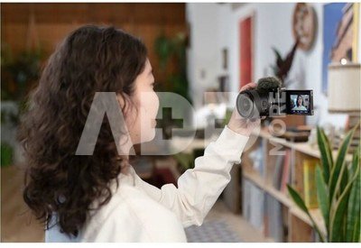 Sony E 11mm f/1.8 lens