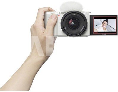Sony E 11mm f/1.8 lens
