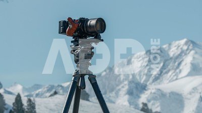 Tilta 75mm Cine Fluid Head with 3-Stage Carbon Fiber Tripod Legs (8KG) - Forest Camo