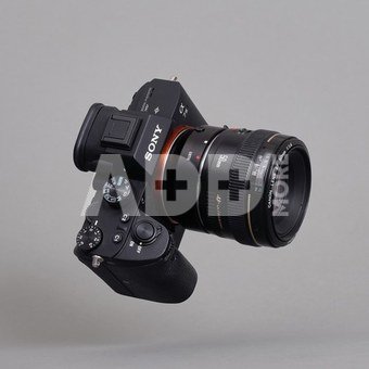 Urth Lens Mount Adapter: Compatible with Canon (EF / EF S) Lens to Sony E Camera Body (Electronic)