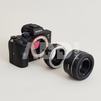 Urth Lens Mount Adapter: Compatible with Sony A (Minolta AF) Lens to Sony E Camera Body