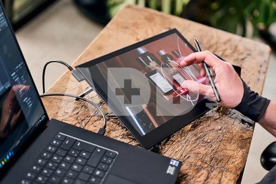 Wacom graphics tablet Movink 13 Touch