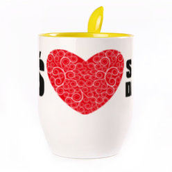 A cup with a spoon. Yellow (250 ml)