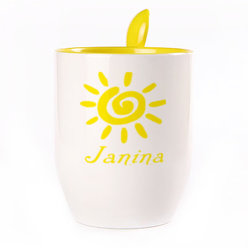 A cup with a spoon. Yellow (250 ml)