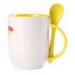 A cup with a spoon. Yellow (250 ml)