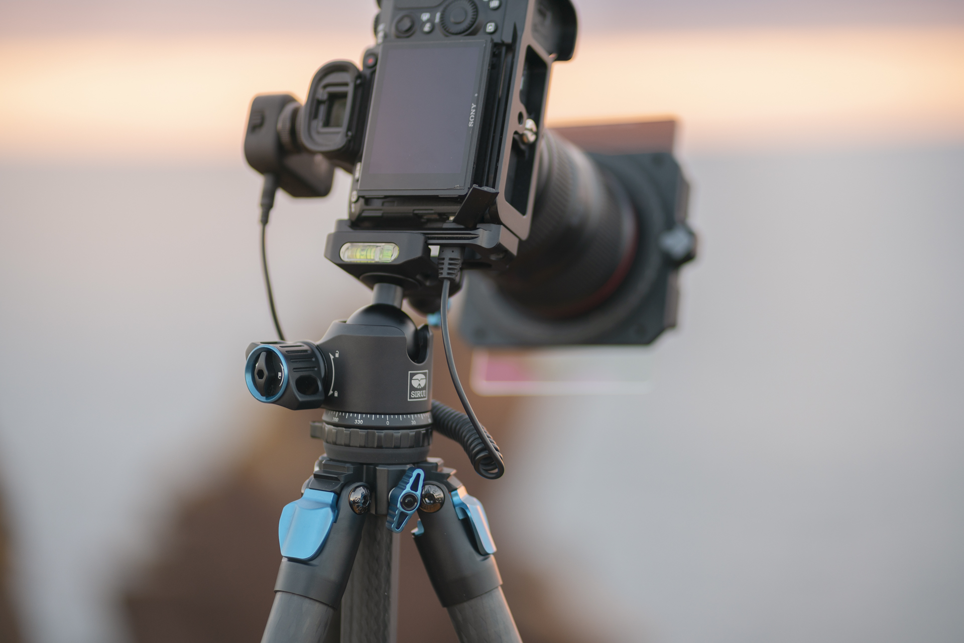 Sirui ST-124 Super Travelling Carbon Tripod with ST-10 Ball Head